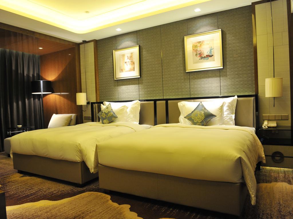Ramada Plaza Liuzhou Liudong Hotel Room photo