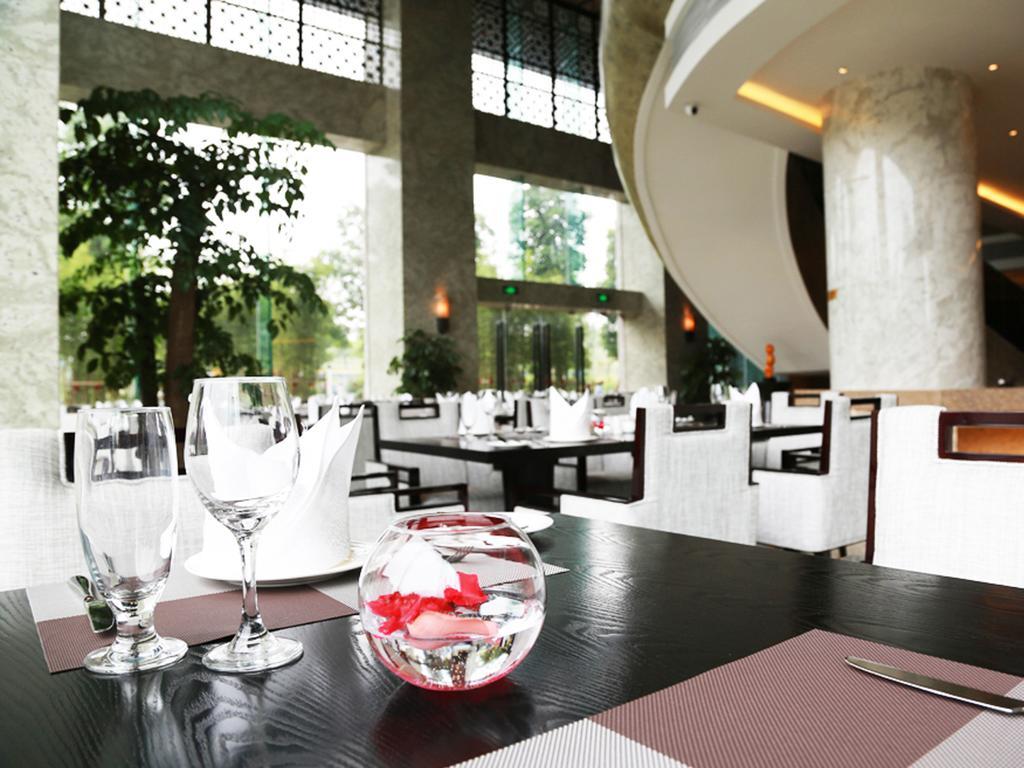 Ramada Plaza Liuzhou Liudong Hotel Exterior photo