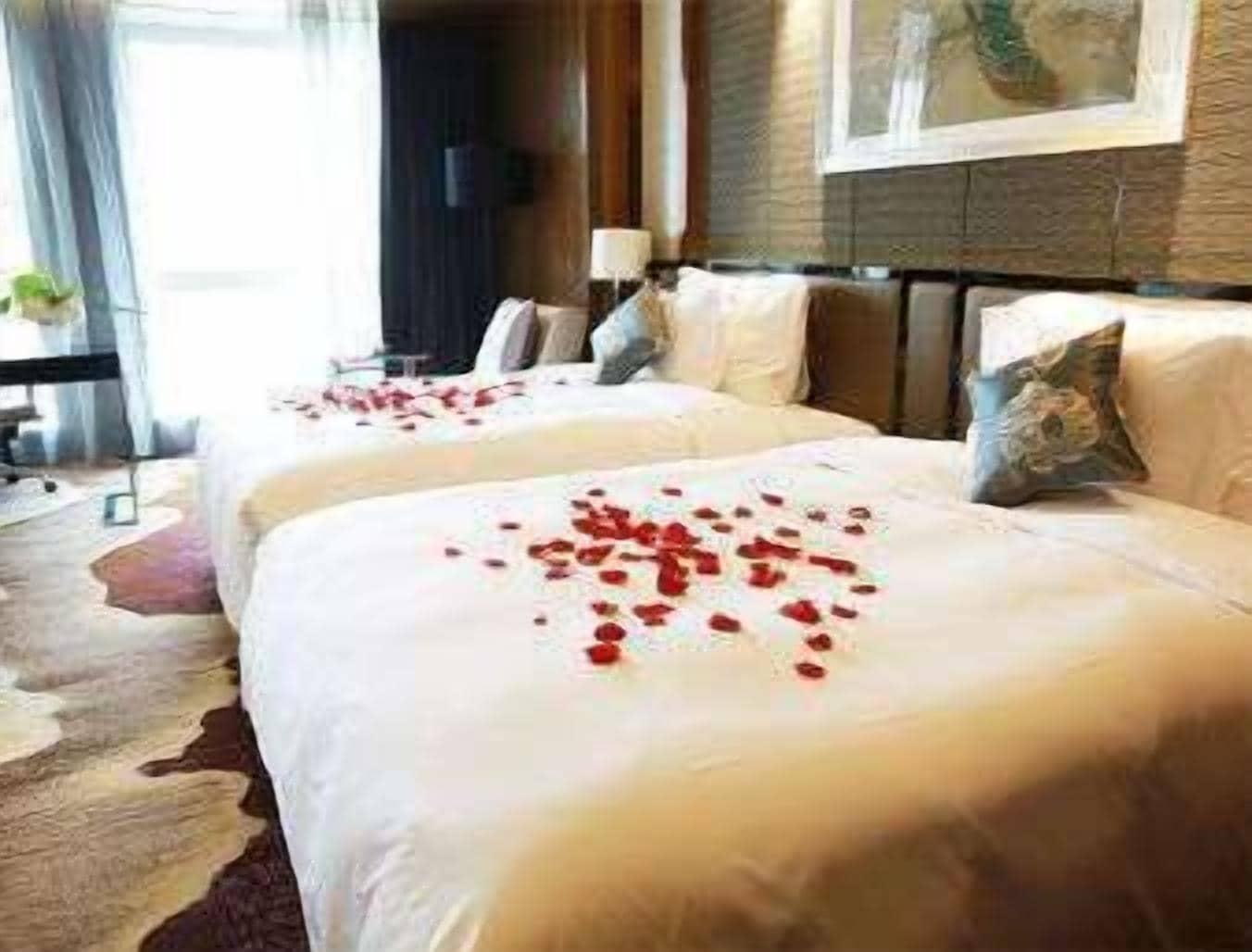 Ramada Plaza Liuzhou Liudong Hotel Exterior photo