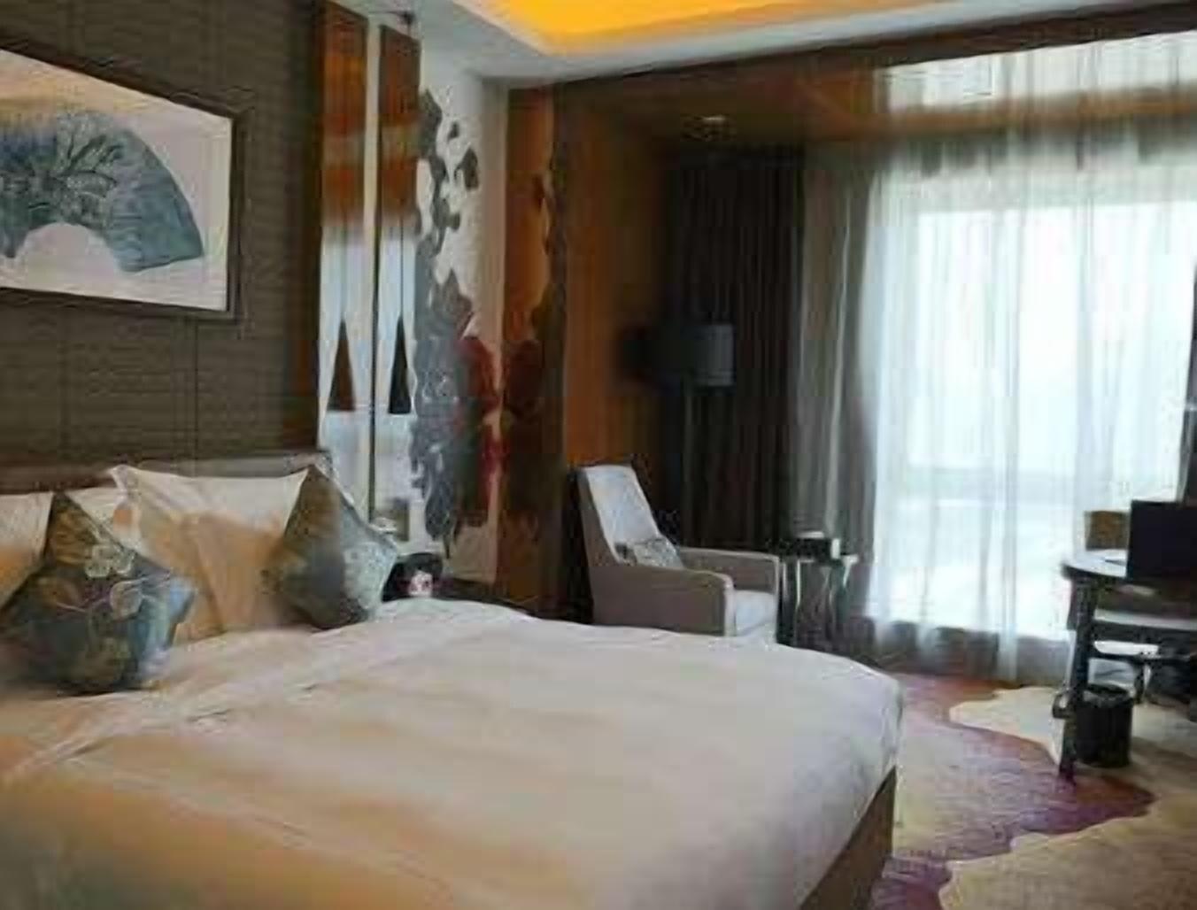 Ramada Plaza Liuzhou Liudong Hotel Exterior photo