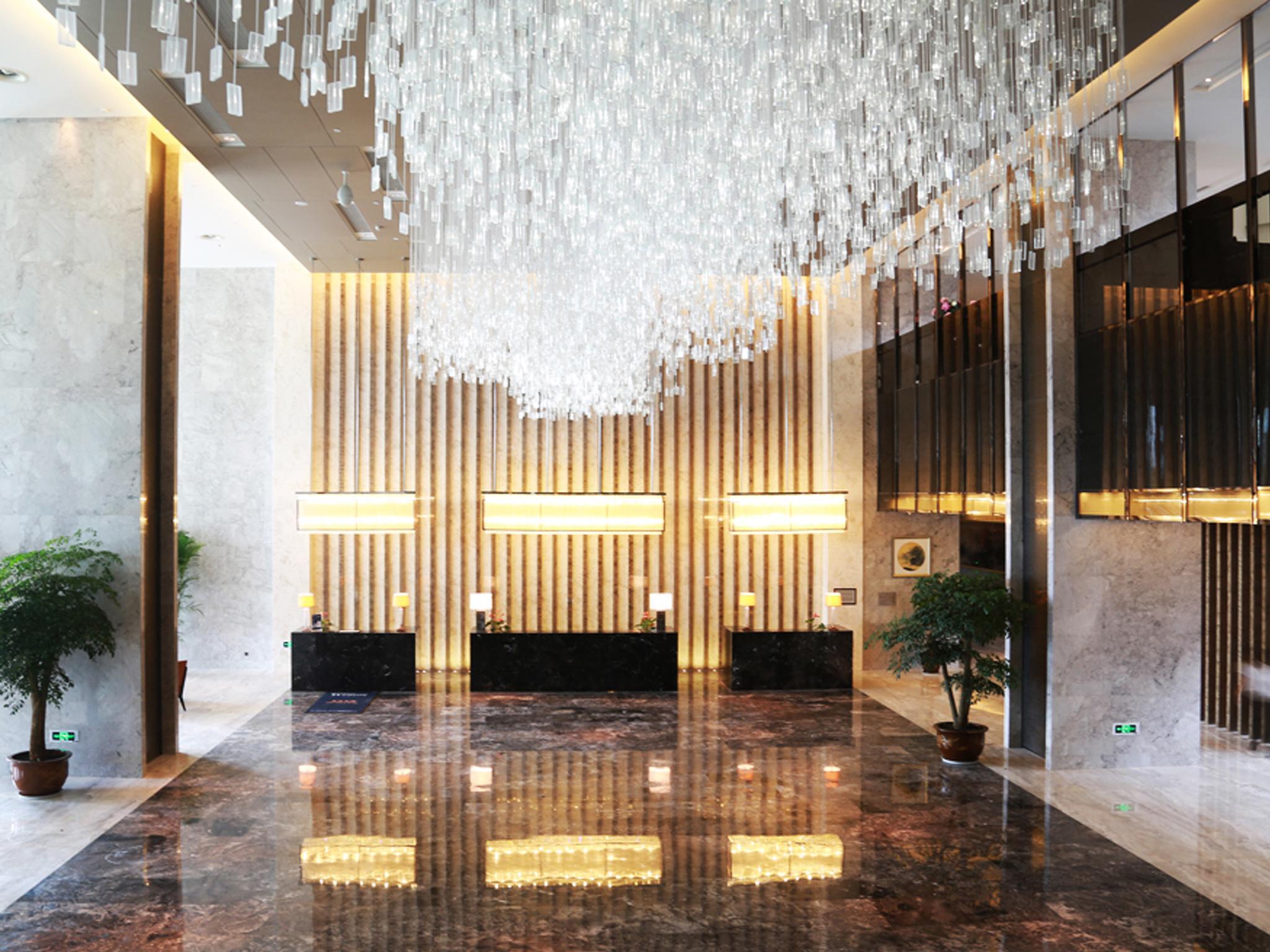 Ramada Plaza Liuzhou Liudong Hotel Exterior photo
