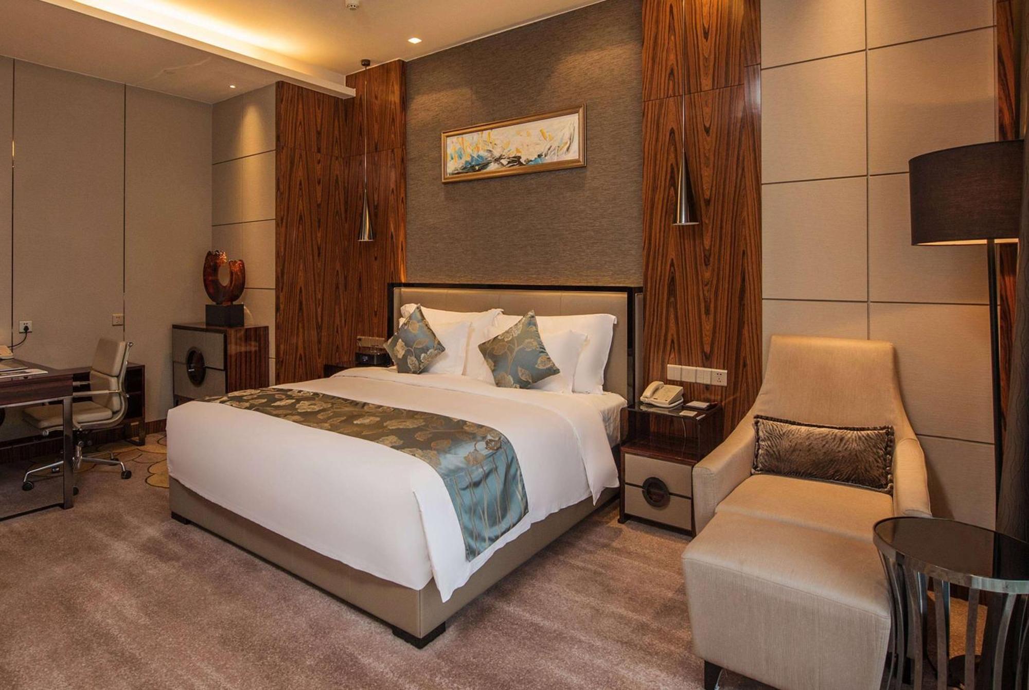 Ramada Plaza Liuzhou Liudong Hotel Exterior photo