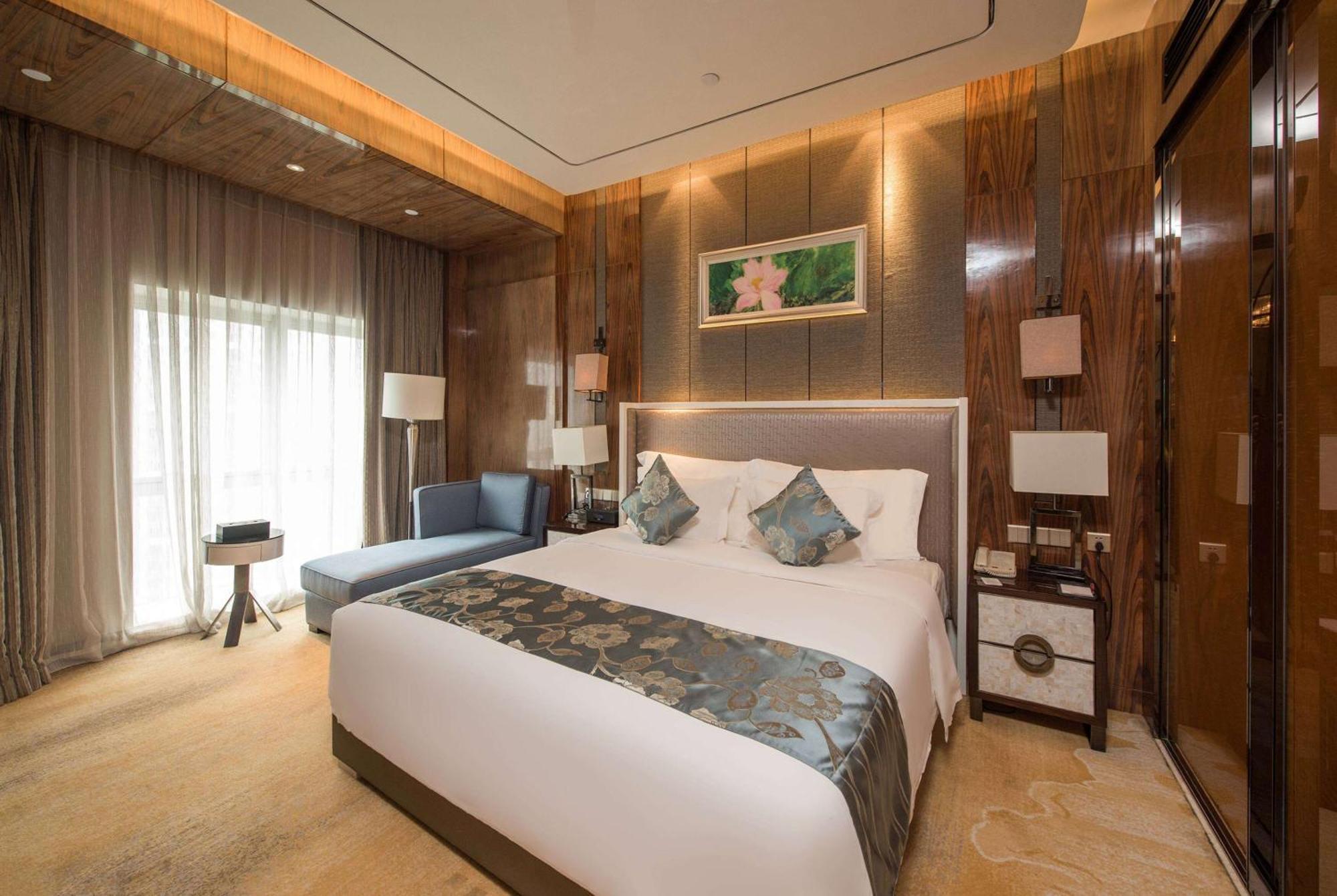 Ramada Plaza Liuzhou Liudong Hotel Exterior photo