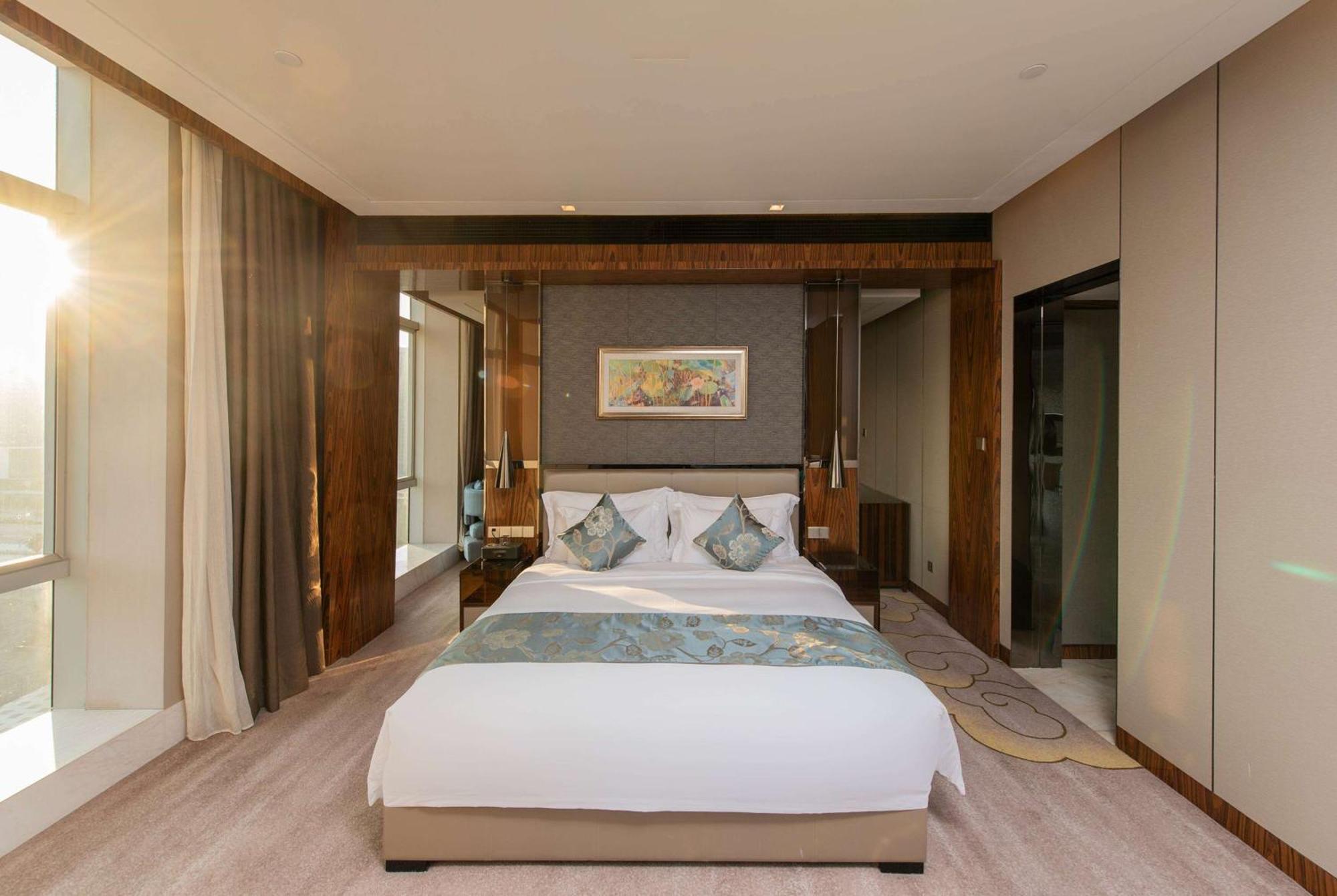 Ramada Plaza Liuzhou Liudong Hotel Exterior photo